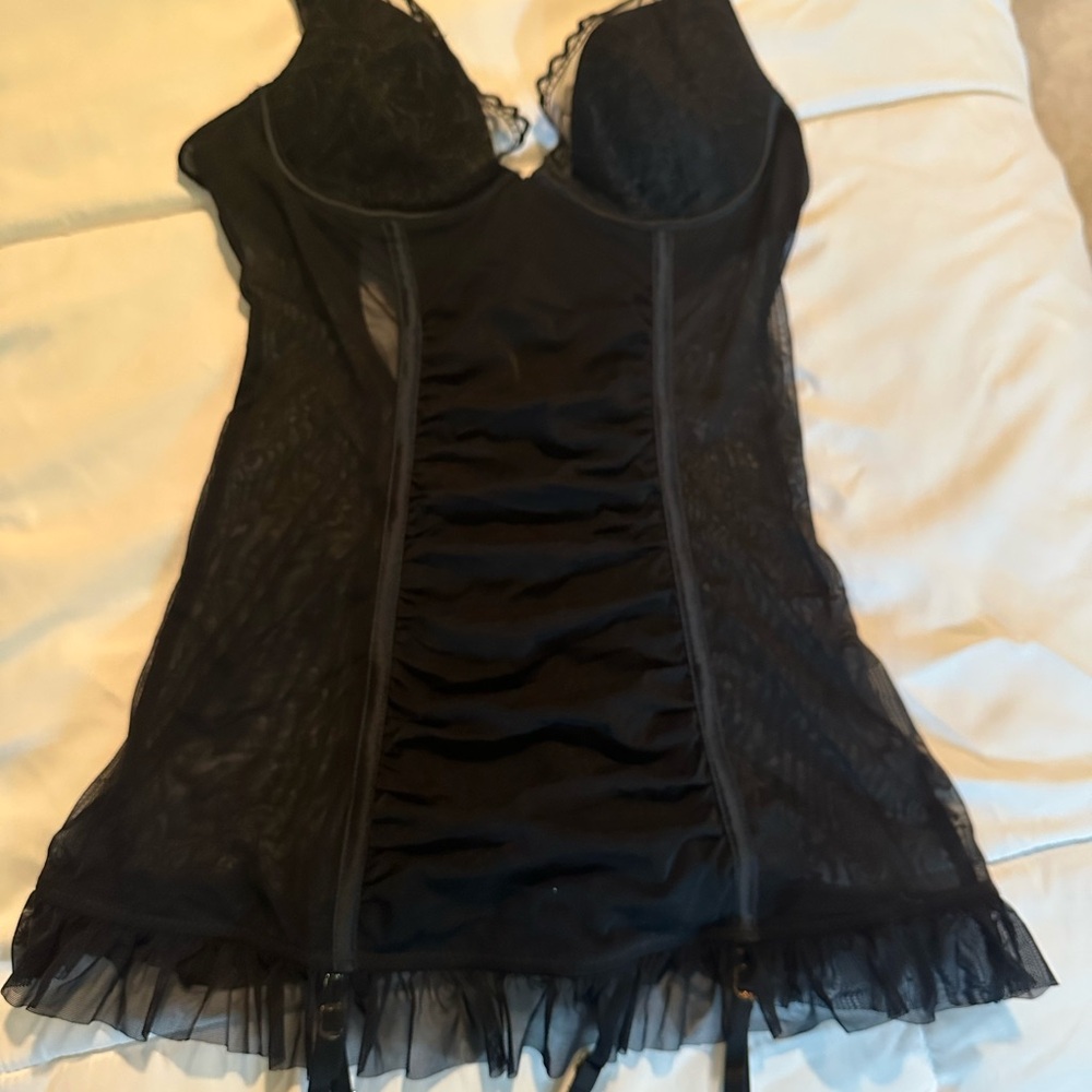 Victoria's Secret Lingerie Black Lace Garter Corset with Ruffled Hem 34B XS